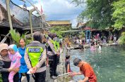 Jaga Kamtibmas Selama Libur Lebaran, Polwan Gelar Patroli di Objek Wisata