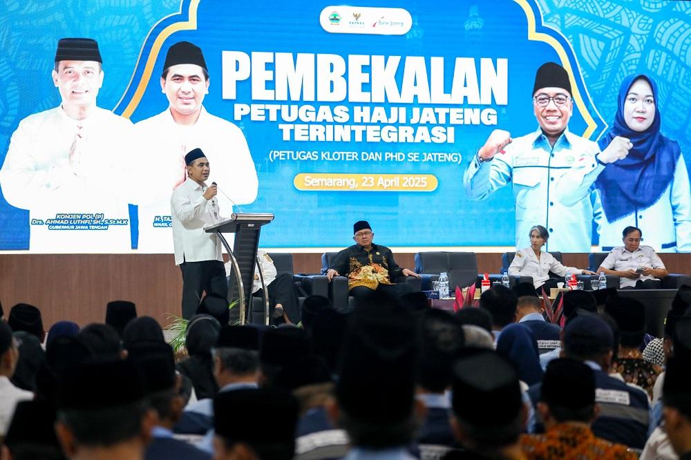 Taj Yasin Ajak Petugas Haji Jateng Lebih Sabar Melayani Jemaah
