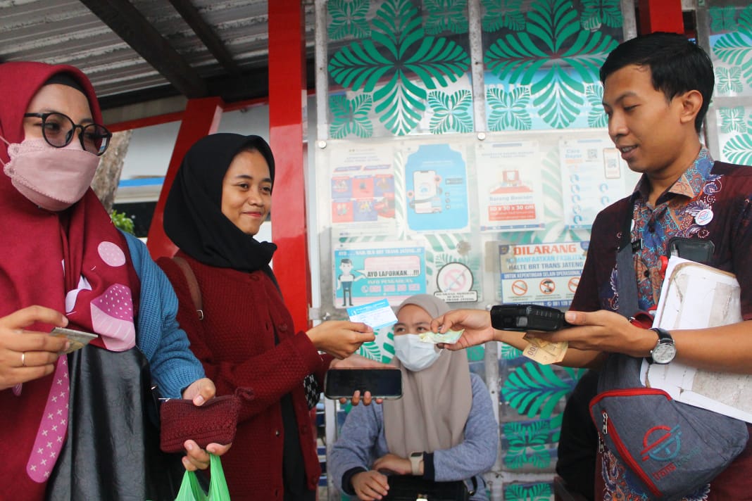 Ahmad Lutfhi Beri Perhatian Buruh, Pangkas Ongkos Trans Jateng Jadi Rp1.000