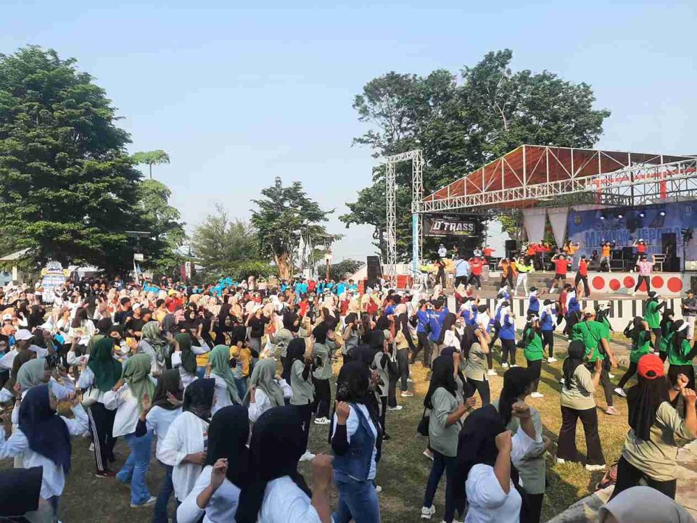 Ribuan Buruh Jepara Rayakan May Day Sukaria di Lapangan Pantai Kartini