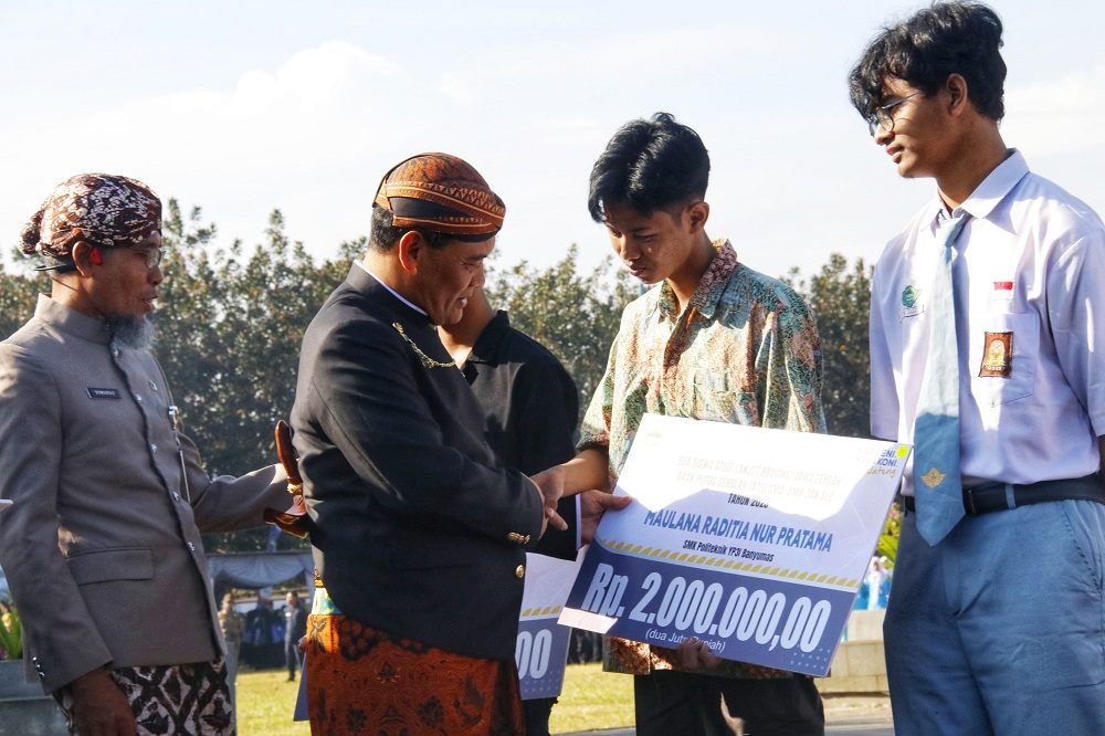 Peringati Hardiknas, Gubernur Jateng Kembalikan Hak Pendidikan 1.100 ATS