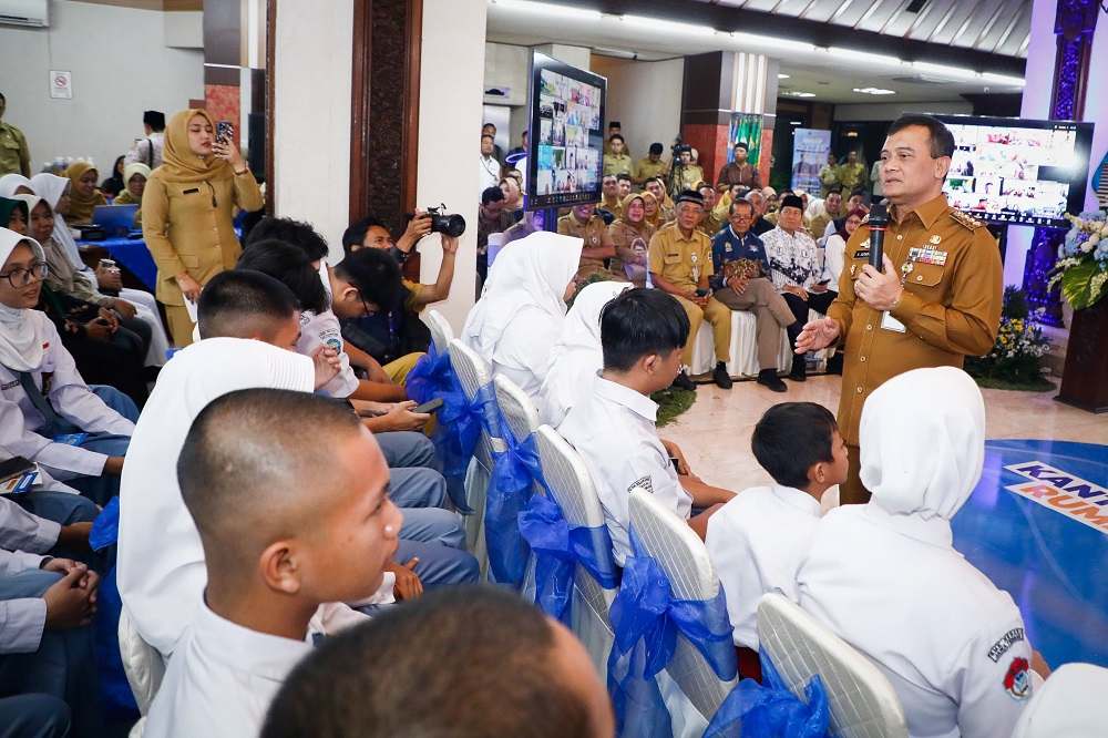 Gubernur Jateng Akan Kuliahkan 100 Mahasiswa ke Korsel