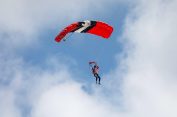 Event Skydiving, Promosikan Penerbangan Perintis Karimunjawa