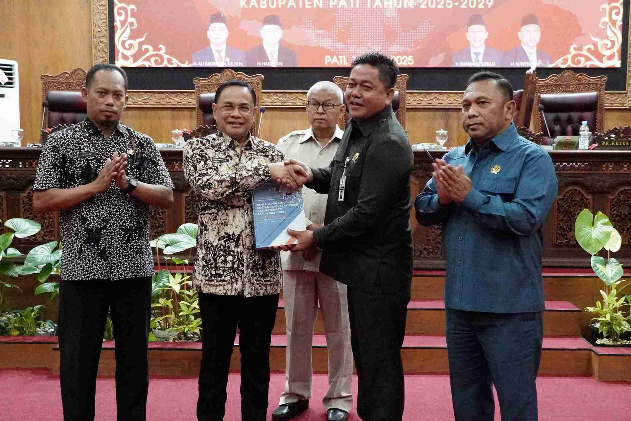 Pemkab Pati Paparkan Perubahan KUA-PPAS dan RPJMD 2025–2029 di Rapat Paripurna