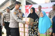 Polda Jateng Salurkan 210 Paket Sembako di Kampung Nelayan Tambakrejo