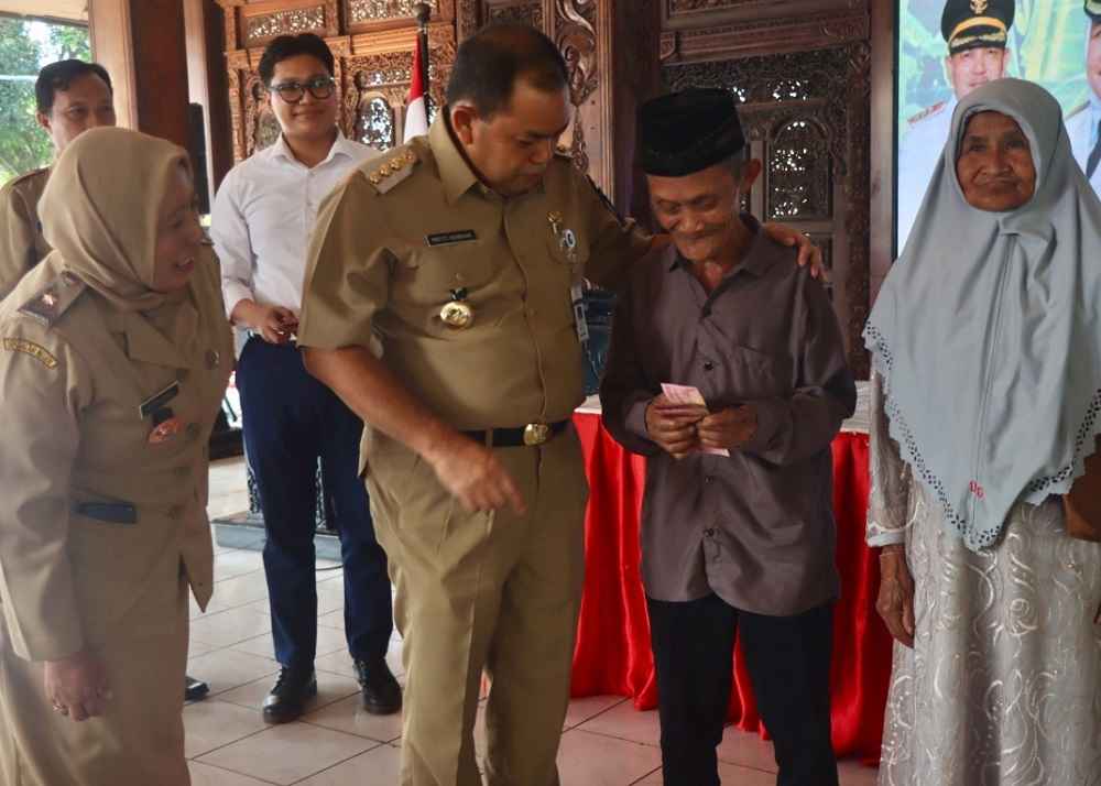 Pemkab Semarang Salurkan Dana BLT DBHCHT ke 2.393 Warga