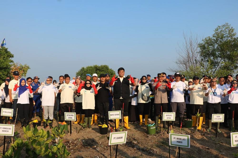 Mageri Segoro, Ribuan Mangrove Ditanam di Pesisir Jepara