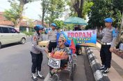 Sambut Hari Bhayangkara, Polisi di Jepara Bagikan Bansos