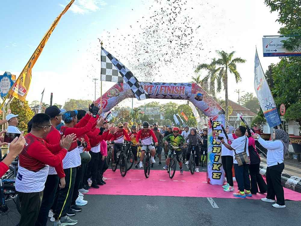 Fun Bike HUT Bhayangkara ke-78 Dihadiri Ribuan Peserta