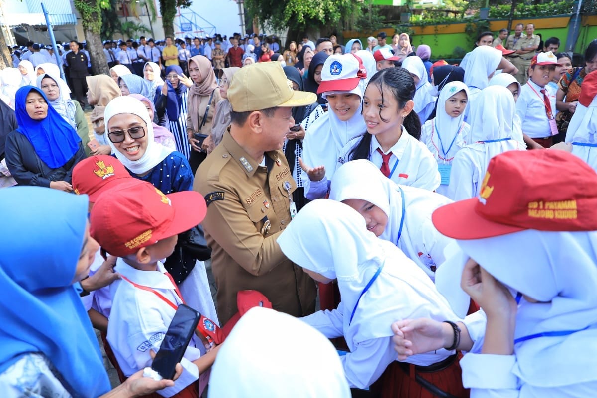 Hari Pertama Sekolah, Bupati Kudus Tegaskan Komitmen Antibullying