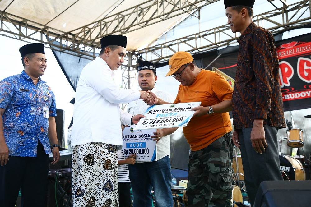 Wagub Jateng Salurkan Modal Usaha Rp 860 Juta, Jangan Jadi Rebutan