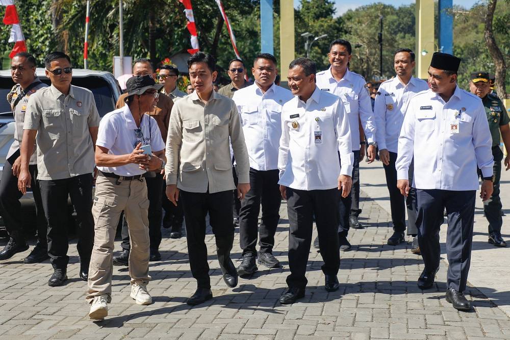 Ahmad Luthfi Dampingi Gibran Tebar 50 Ribu Benih Ikan di Waduk Rowo Jombor