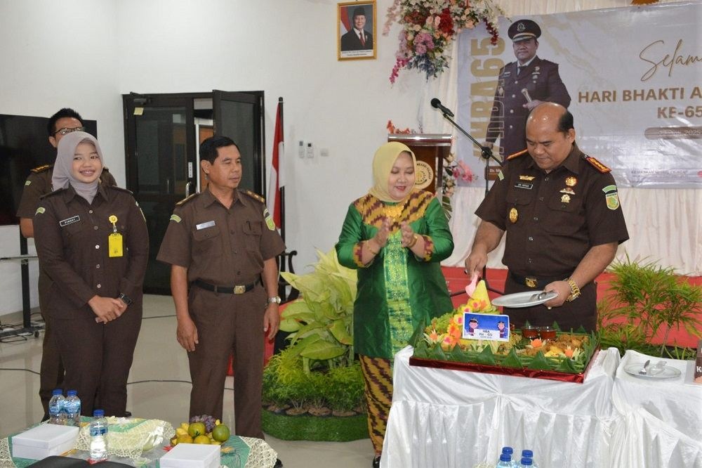 Peringati Hari Bhakti Adhyaksa ke-65, Kejari Cilacap Gelar Tasyakuran