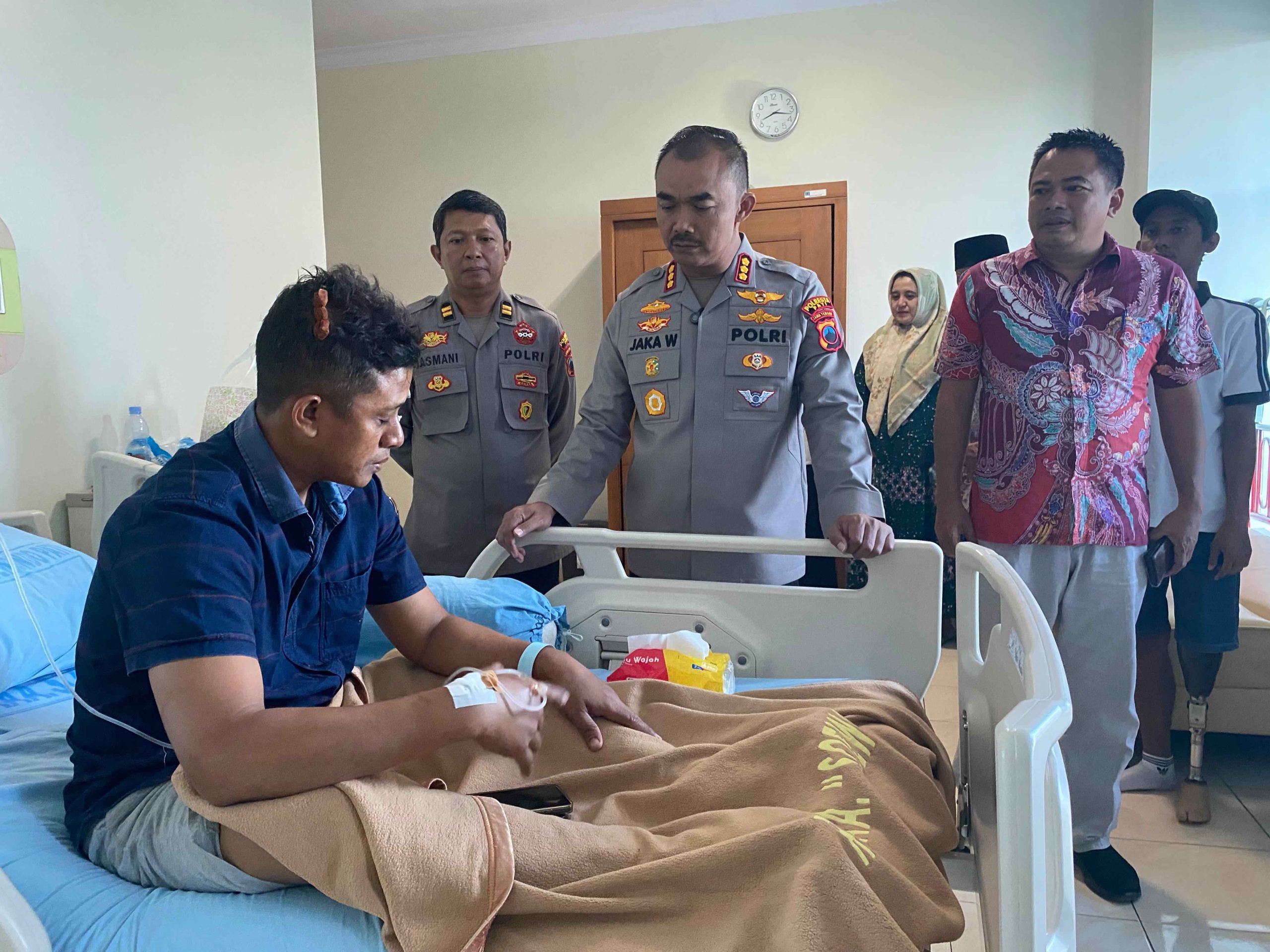 Kapolresta Pati Jenguk 6 Korban Kerusuhan Aksi 13 Agustus, Salah Satu Korbanya Kapolsek Pati Kota