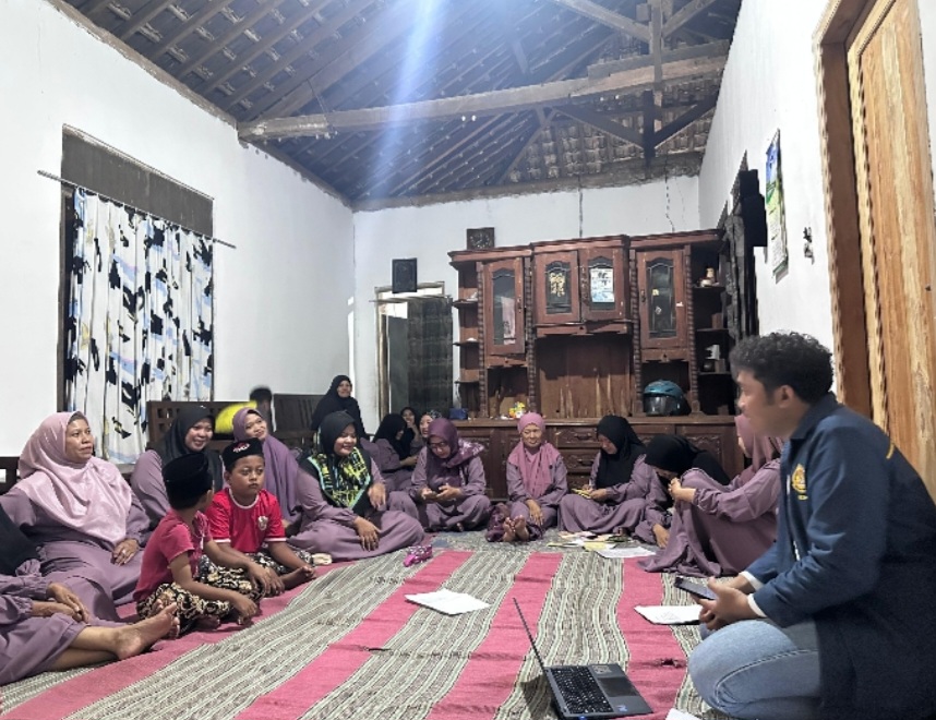 Mahasiswa Universitas Semarang Beri Edukasi Pentingnya Perawatan Diri