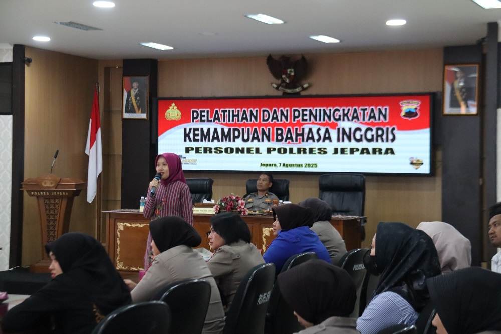 Polisi di Jepara Dilatih Bahasa Inggris