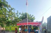 Tak Punya Lapangan, Warga Perum Kuwasharjo Upacara HUT RI di Pos Ronda
