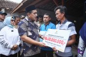Wagub Jateng Salurkan Bantuan Rp180 Juta untuk Korban Sumur Meledak di Blora