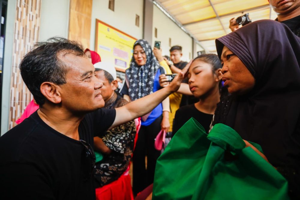 Ahmad Luthfi-Taj Yasin Motoran Semarang Demak, Salurkan Bansos