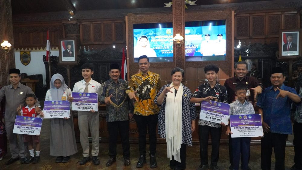 1508 Anak Pengukir Jepara Terima Beasiswa PIP