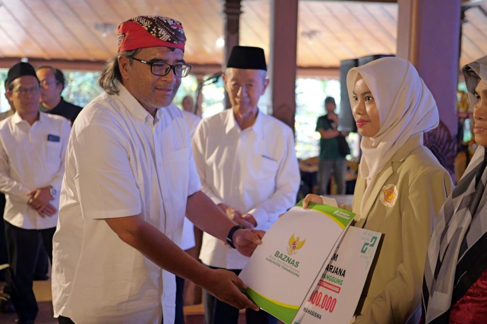 100 Mahasiswa di Temanggung Terima Beasiswa Sarjana 2025