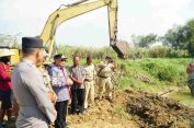 Kurangi Risiko Banjir, Pemkab Pati Keruk Endapan Sungai Sentul