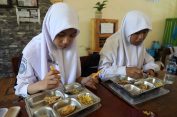 Siswa di Kudus Akui MBG Bikin Kenyang dan Bisa Nabung Rp 5 Ribu Per Hari