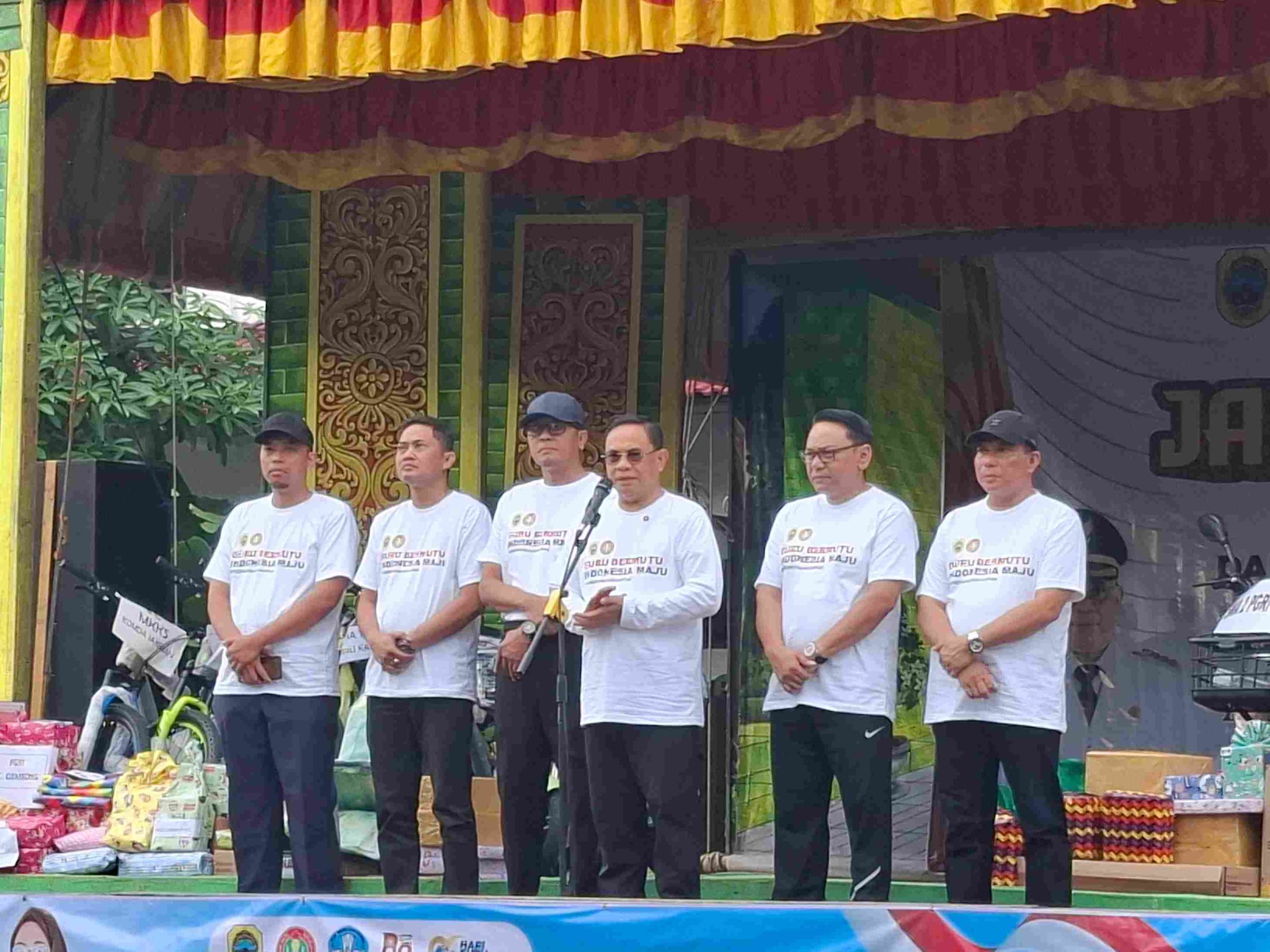 Bupati Sudewo Ajak Guru Tingkatkan Mutu Pendidikan dalam Jalan Sehat Hari Guru Nasional