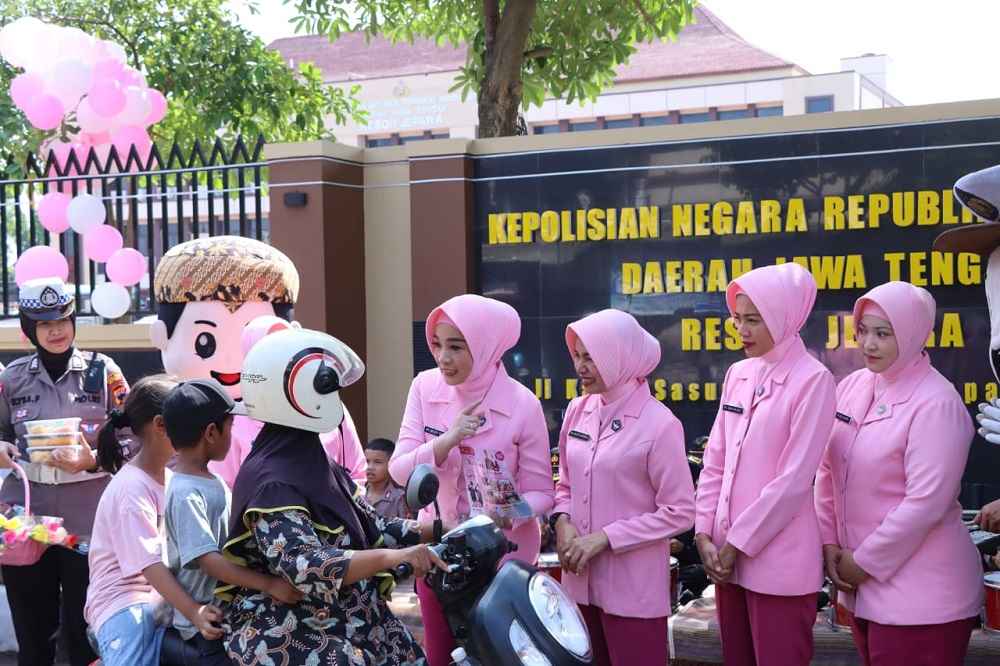 Intip Cara Polisi Sosialisasikan PPDB TK Kemala Bhayangkari di Jepara