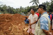 Warga Diminta Tidak Melihat Evakuasi Korban Longsor Cibeunying dari Atas Tebing