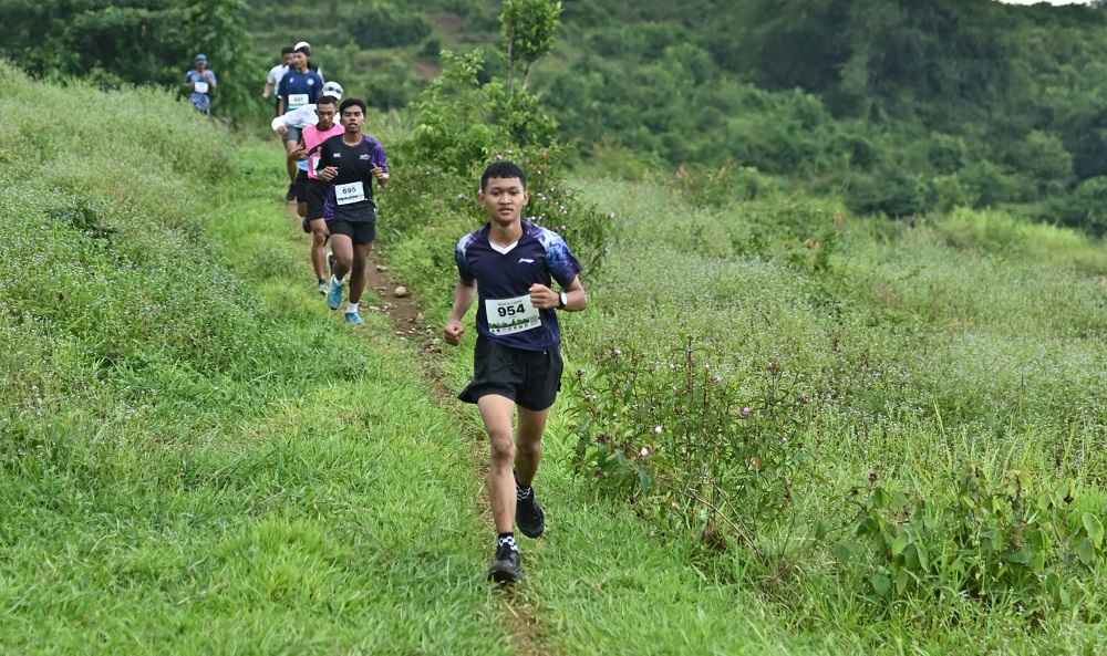 Sensasi Lari Lintas Alam dan Berkemah, Berolahraga Sambil Wisata