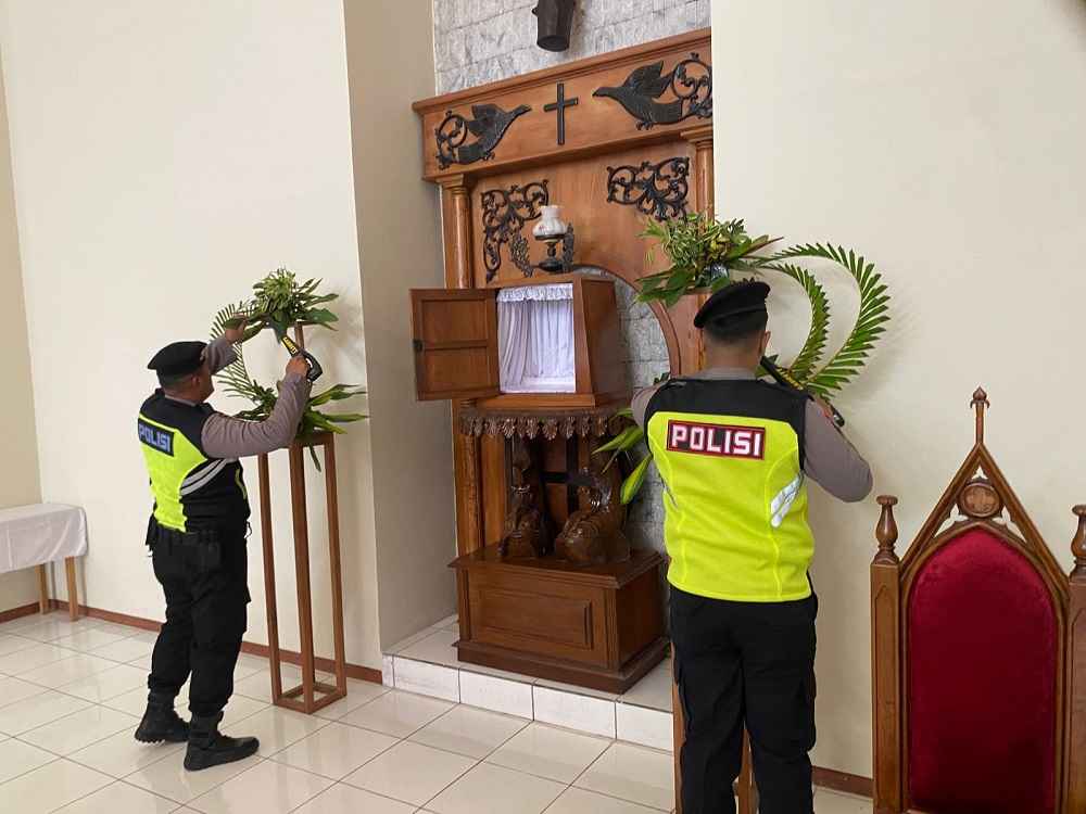 Jelang Natal, Polisi Kerahkan Anjing Pelacak Sterilisasi Gereja
