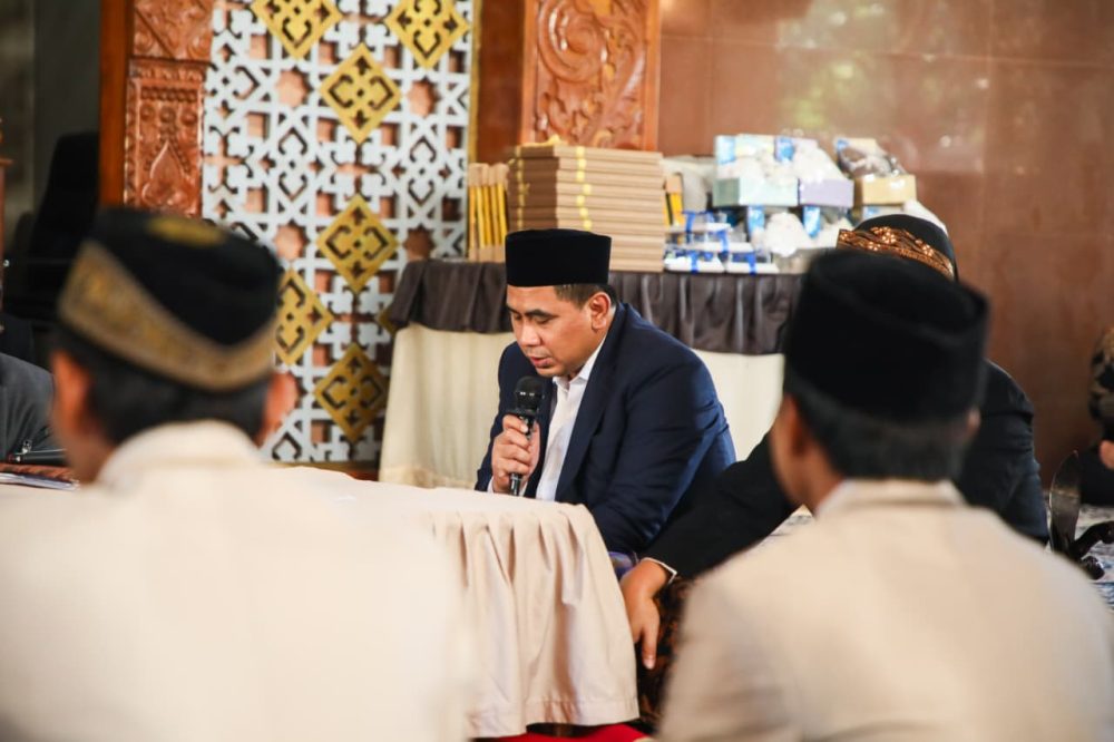 Wagub Jateng Khutbah Nikah Massal untuk Sepuluh Pasangan