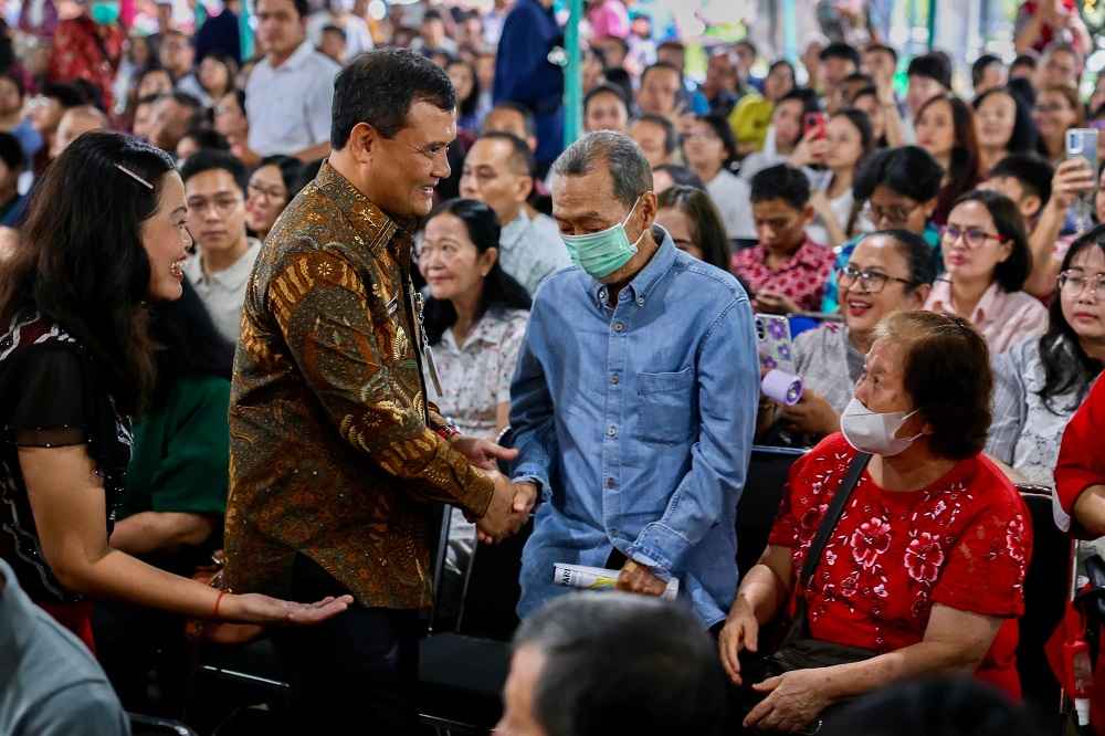 Gubernur Luthfi Sapa Jemaat Natal, Minta Doakan Keselamatan Negeri