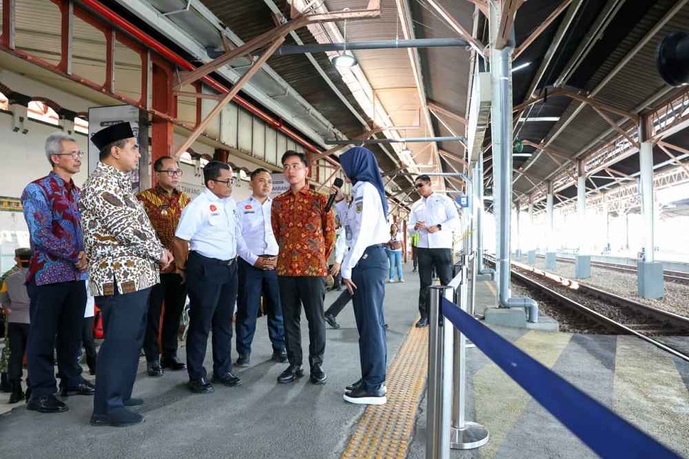 Libur Nataru, Wagub Jateng Dampingi Wapres Tinjau Stasiun Tawang Semarang