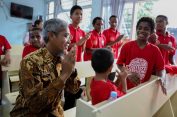 Kunjungan Natal 2025, Sekda Jateng Minta Anak Panti Harus Punya Mimpi