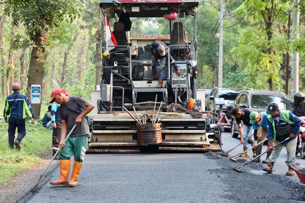 Dulu Retak Bergelombang, Kini Jalan Mulus Terbentang