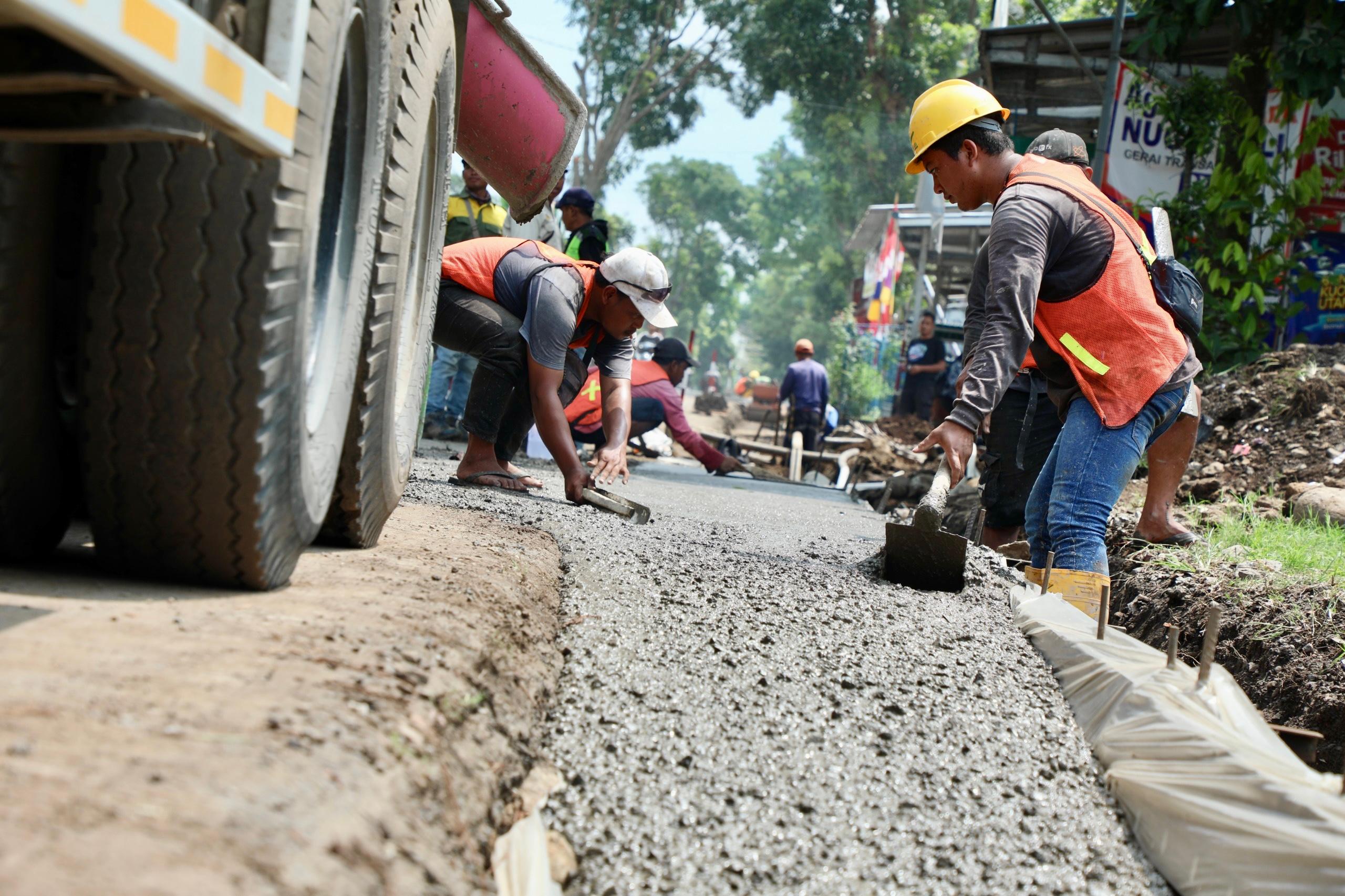 Dulu Retak Bergelombang, Kini Jalan Mulus Terbentang