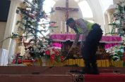 Sat Samapta Polres Batang Sterilisasi Gereja Jelang Misa Natal