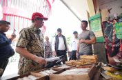 Sidak Pasar, Pemkab Klaten Pastikan Stok dan Harga Bahan Pokok Stabil Jelang Nataru