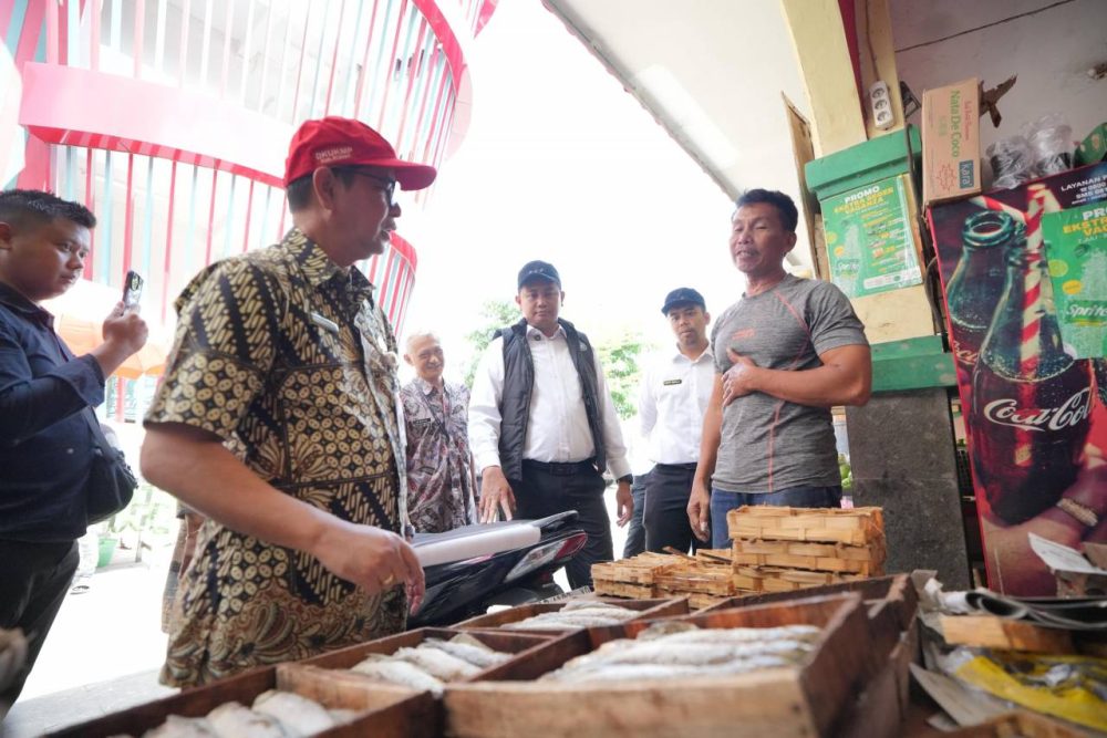 Sidak Pasar, Pemkab Klaten Pastikan Stok dan Harga Bahan Pokok Stabil Jelang Nataru