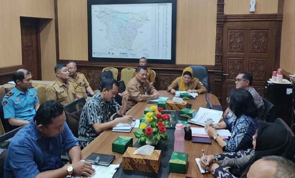 Tak Hanya Lumpur, Bangkai Kapal di Sungai Sambong Bakal Ditertibkan