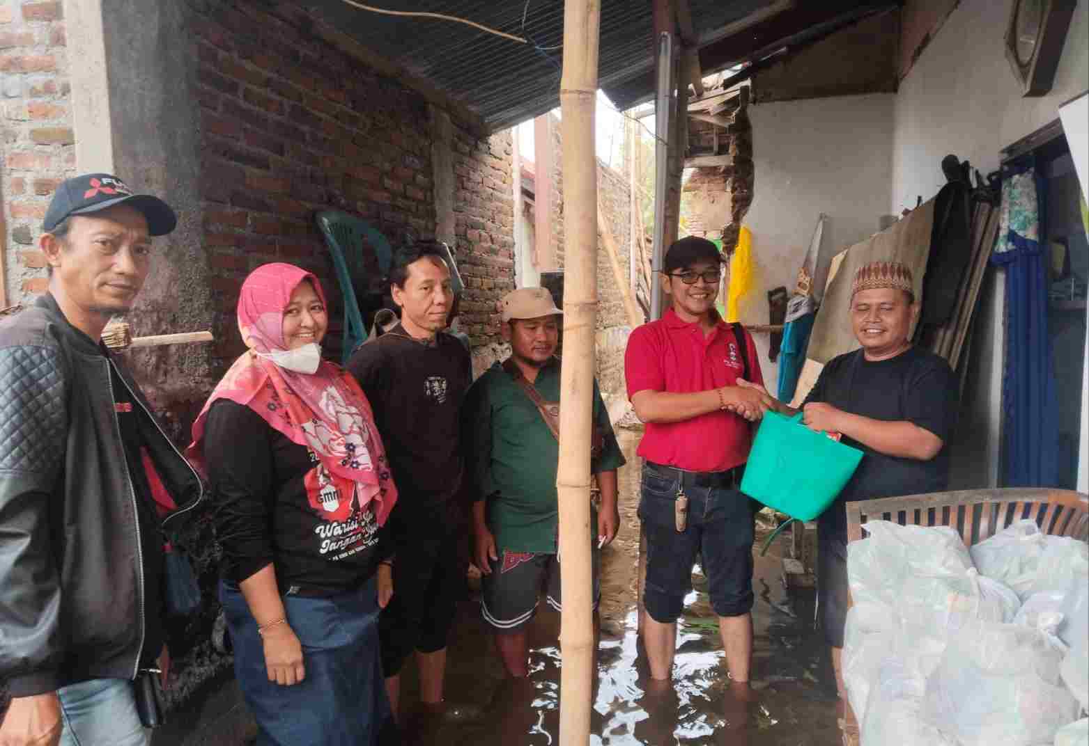 DPC PA GMNI Kudus Serahkan Bantuan untuk Korban Banjir