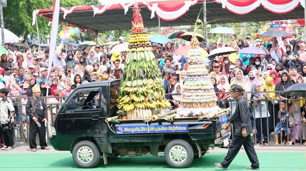 Meriah, Karnaval dan Kirab Gunungan Hasil Bumi Warnai HUT Ke-451 Pemalang