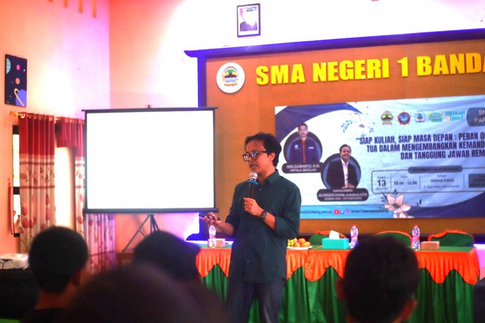 Gandeng Dosen Undip, SMAN 1 Bandar Gelar Workshop Parenting