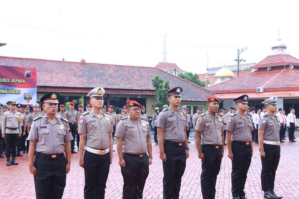 Awal Tahun Baru, Puluhan Personel Polres Jepara Naik Pangkat