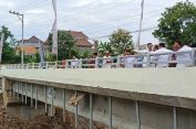 Warga Sambut Sukacita Jembatan Pendosawalan–Banyuputih