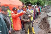 Tinjau Longsor di Desa Tempur, BNPB Fokus Benahi Infrastruktur dan Akses Warga