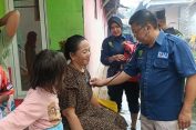 Tim Dokkes Polres Batang Cek Kesehatan Warga Terdampak Banjir