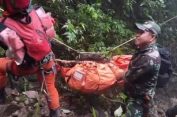 Tim SAR Gabungan Lanjutkan Evakuasi Korban Pesawat ATR 42-500